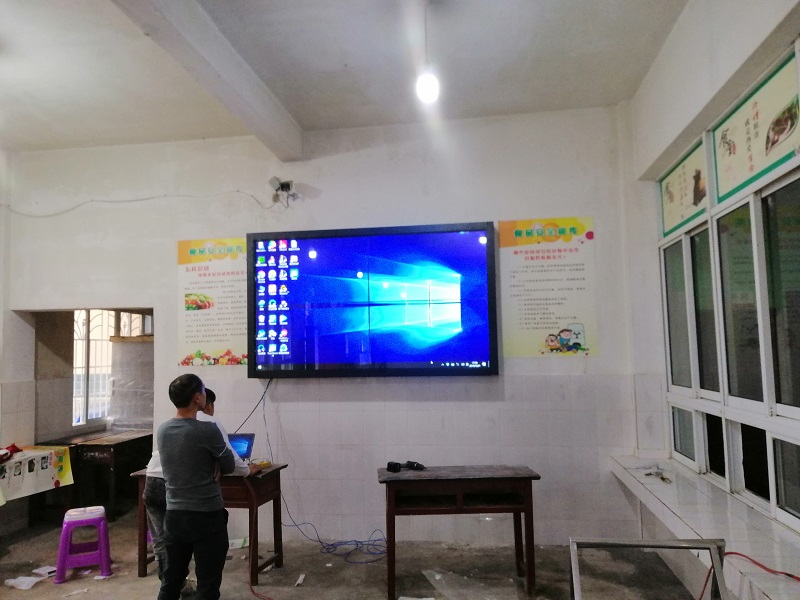 華邦瀛觸摸式液晶拼接屏入駐云南中心小學(xué)，把“視界”帶進(jìn)校園食堂