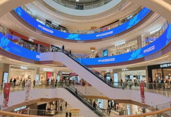 商場中庭弧形LED顯示屏.jpg 商場中庭弧形LED顯示屏.jpg